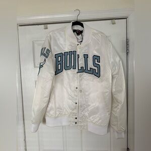 White Chicago Bulls Satin Jacket size L
